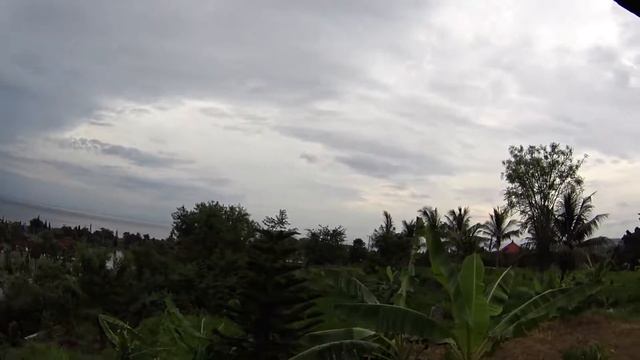 Водный дворец Уджунг (Ujung Water Palace) смотреть онлайн