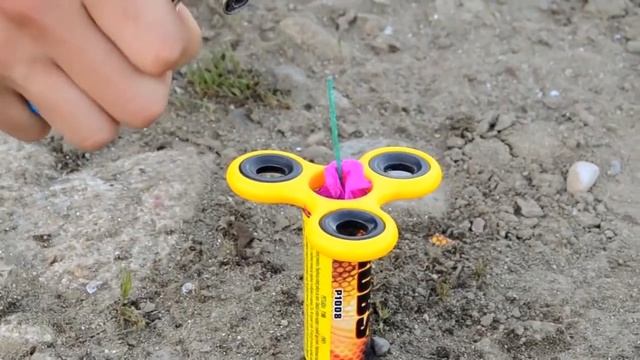 Удивительный эксперимент фейверка со Спиннером || spinner и салют смотреть онлайн