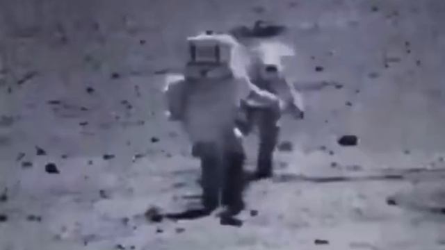 Забавное видео с ускоренными кадрами об астронавтах на Луне смотреть онлайн