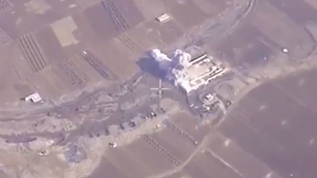 Новости. СИРИЯ ВКС РОССИИ Авиаудар по базе подготовки боевиков «Джибгат ан Нусра» смотреть онлайн