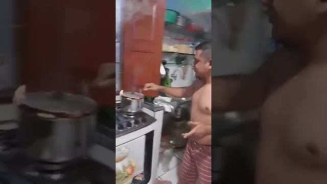 Я у мамы кулинар или почему не надо заливать раскаленное масло водой смотреть онлайн