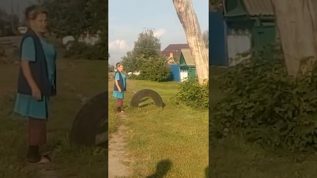 Я же бабушка не даёт покочатся детям смотреть онлайн