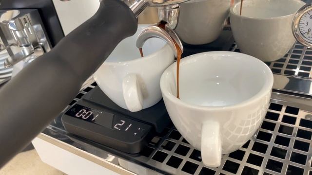 First Try - Workflow of my nephew - La Marzocco Linea Mini - Cappucino смотреть онлайн