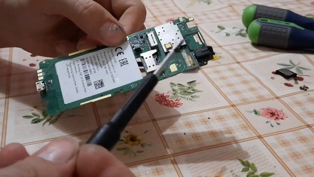 32. Телефон ALCATEL 2003D. Phone ALCATEL 2003D