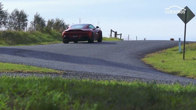2019 Aston Martin Vantage v Porsche 911 Comparison Test @carsales смотреть онлайн