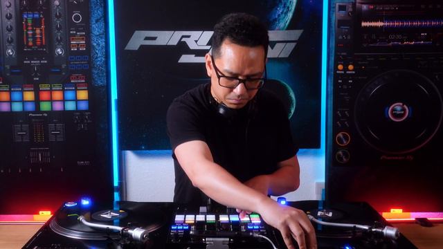 Is this real? iPhone + DJM-S7 + DVS with Neural Mix timecode vinyl смотреть онлайн