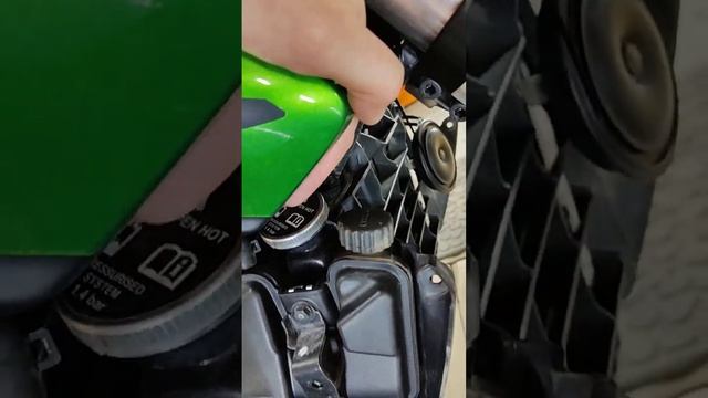 Проставки руля на Bajaj Dominar. Как проложить провода и тросы смотреть онлайн