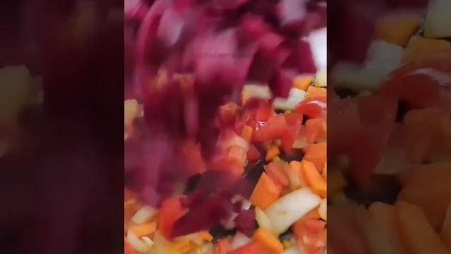 НЕТРАДИЦИОННЫЙ БОРЩ? Готовим борщ с Александрой Ткаченко?Борщ с❤️и фасолью Старт марафона 1 августа смотреть онлайн