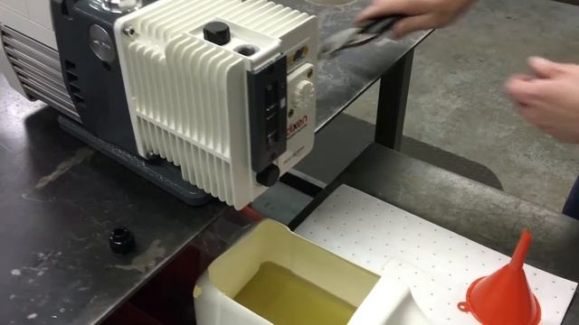 VacOil - How to Change Vacuum Pump Oil смотреть онлайн