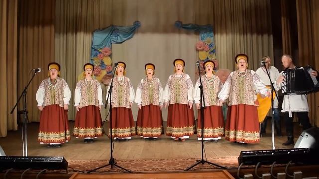 ансамбль народной песни Сибирский Узор Муз.В. Захарова, сл. М. Исаковского Ой туманы мои растуманы смотреть онлайн