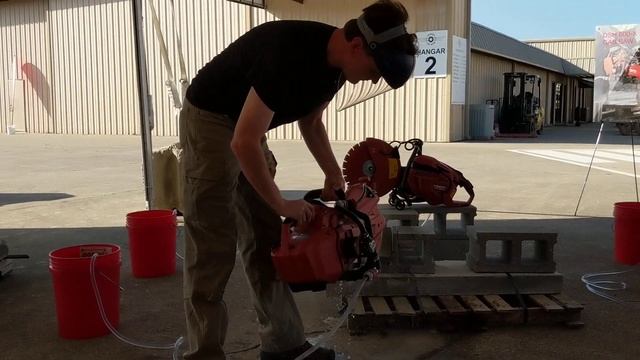 Hilti DSH 600-X Gas Saw with DSH-P Water Pump Demonstration смотреть онлайн