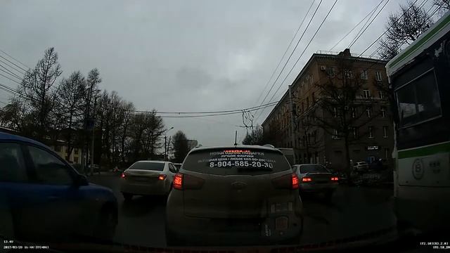 Упал снег на машину Honda HR-V Интернациональная, Омск смотреть онлайн