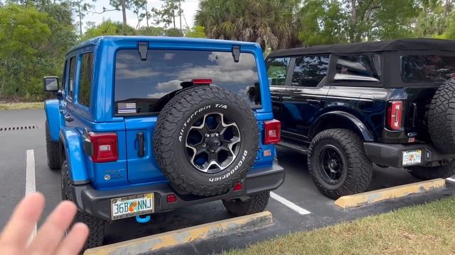 Ford Bronco vs Jeep Wrangler, I couldn't choose and bought both cars смотреть онлайн