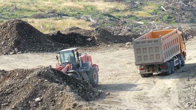«Китаец» с европейским лицом - Самосвал 8х4 Shacman смотреть онлайн