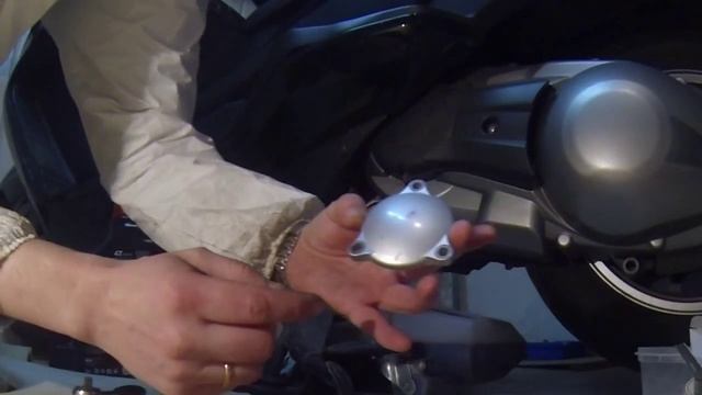 Suzuki Burgman 400 wymiana oleju смотреть онлайн