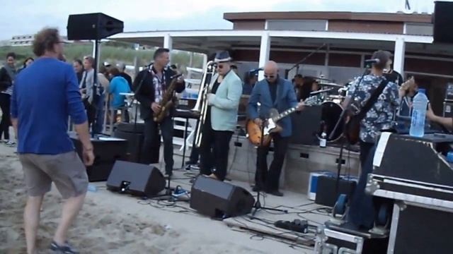 The Downbeat Detonators - Locked Out (Surfclub Noordwijk) смотреть онлайн