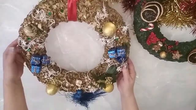 Два рождественских венка ручной работы из газет/Two handmade Christmas wreaths смотреть онлайн