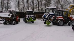 ?Трактор МТЗ 320 4 в работе с отвалом и щеткой