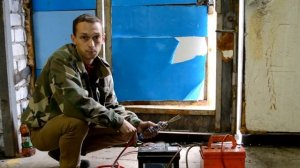СВАРКА БЕЗ СВАРОЧНОГО АППАРАТА. Заварили швеллер имея держак электроды и авто аккумулятор