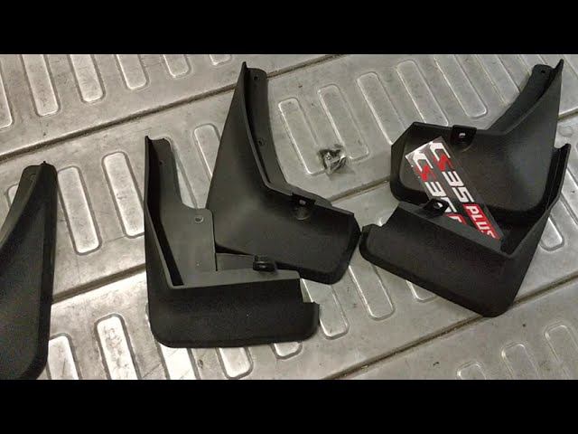 Брызговики с красным логотипом для CS35plus / CS35plus New