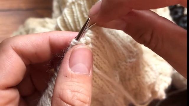 закрытие резинки 1х1 иглой. проводим нить через петли разумно. смотреть онлайн