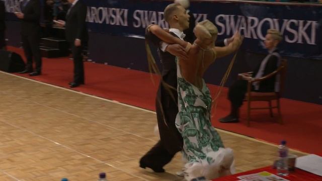 How to Dance Basic Slow Foxtrot Routine -Evaldas Sodeika & Ieva Zukauskaite смотреть онлайн