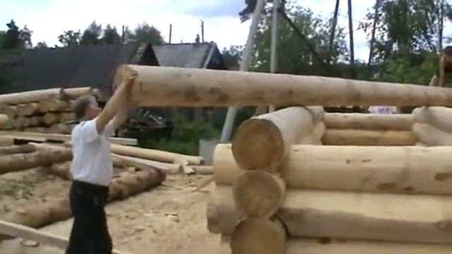 Процес закатывания бревна на сруб смотреть онлайн