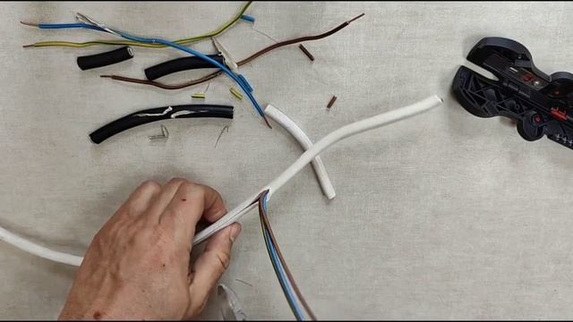 Narzędzie WIELOFUNKCYJNE Wiha Do PRECYZYJNEGO I BEZPIECZNEGO Zdejmowania IZOLACJI 4w1