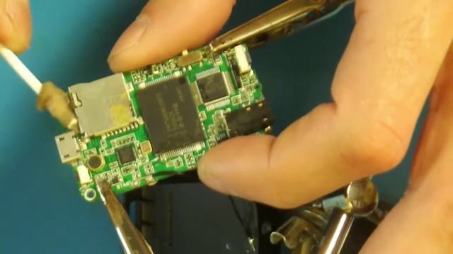 Плеер DIGMA Z4 как разобрать, замена аккумулятора смотреть онлайн