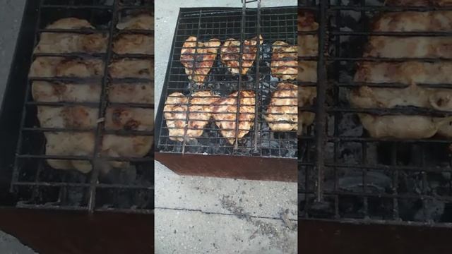 Кубанская курица на барбекю дёшево и вкустно очень снято в Крыму смотреть онлайн