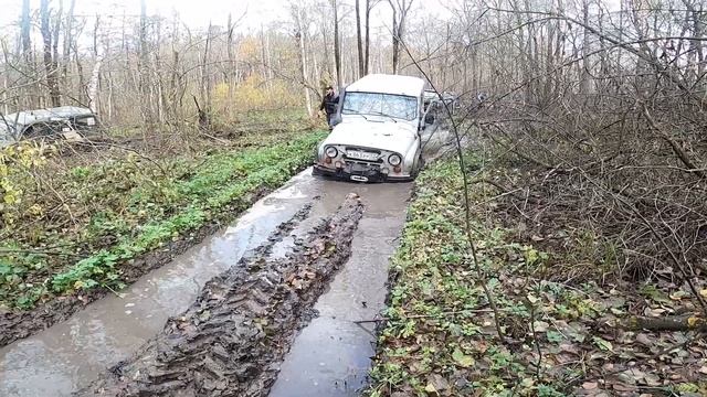 Что ты такое? Уаз на портальных мостах и огромных колесах издевается над бездорожьем. смотреть онлайн
