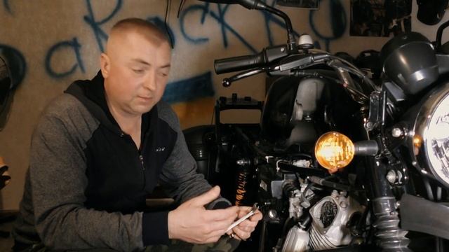 Регулировка клапанов на Bajaj Boxer 125. Здесь есть разница из 150-ой по подготовке к процессу. смотреть онлайн