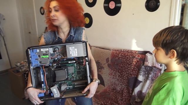 МАТЬ РАЗБИЛА КОМПЬЮТЕР СЫНА ОБ СТЕНУ В РЕАЛЬНОЙ ЖИЗНИ ИЗ-ЗА МАЙНКРАФТ!| АНТИ-ГРИФЕР ШОУ #301 смотреть онлайн