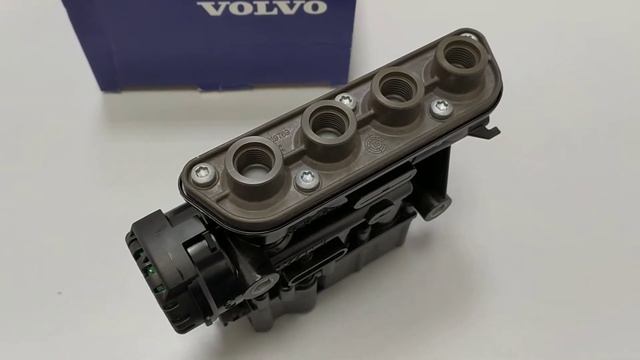 Блок клапанов уровня подвески Volvo FH FM FL FE серий 21083657 оригинальный смотреть онлайн