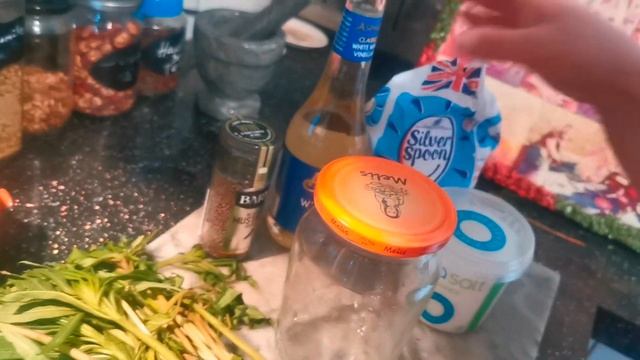 How To Forage & Pickle Fireweed Shoots ? Wild Food Foraging In Spring & Easy Recipe ? смотреть онлайн
