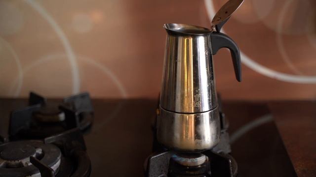 Как варить кофе в гейзерной кофеварке Taller. смотреть онлайн