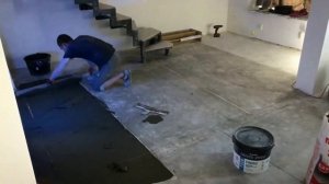 ?Стяжка пола?Выравнивание пола плиточным клеем?Минимальный слой