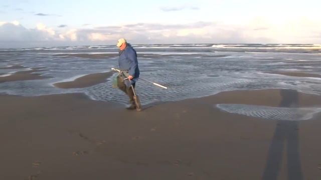 СМОТРИ ОБЯЗАТЕЛЬНО!!! Чудные скрытные Люди, ловко ловящие молюсков!!! смотреть онлайн