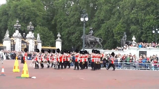 Buckingham Palace: Changing Of The Guards. Travel In London