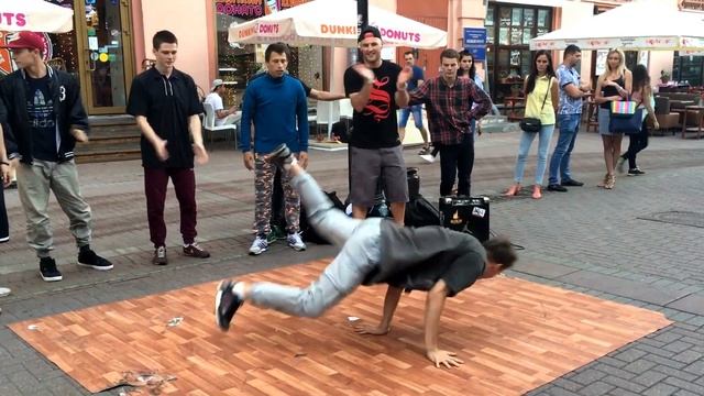 Уличные танцы "уличный дансер" - Street dance "street dancer" смотреть онлайн