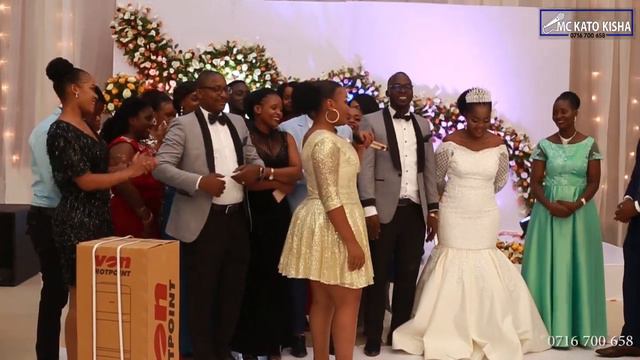 WAFANYAKAZI WA VODACOM WALIVYOZAWADIA MAHARUSI | MC KATO KISHA смотреть онлайн