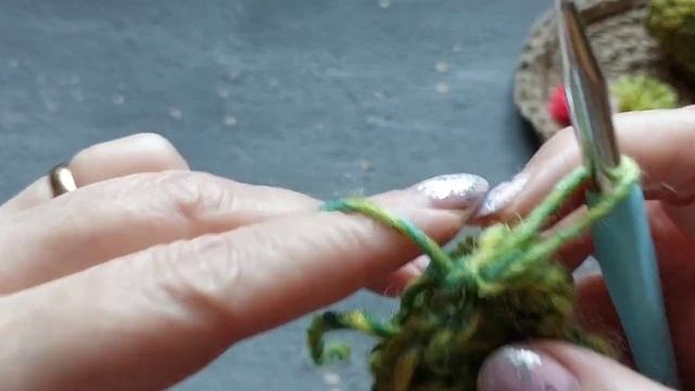 Рождественский Декор крючком ЁЛОЧКА с Помпонами вяжем с нуля смотреть онлайн