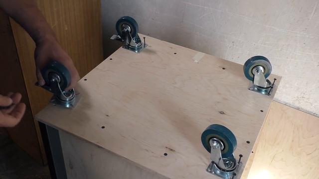 Взял фанеру и профильную трубу… Получилось НЕХИЛО! смотреть онлайн