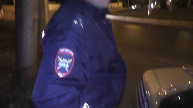 Дырявый майор и его экипаж отгребли на дороге / Запомните эту машину на ЙУХ смотреть онлайн