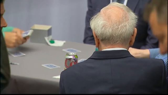 Buffett, Gates compete in a game of bridge смотреть онлайн