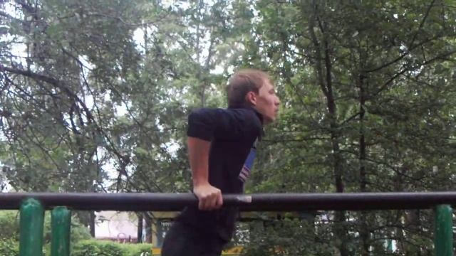 Workout - A2. 25 отжиманий на брусьях (sportgrade.ru) смотреть онлайн