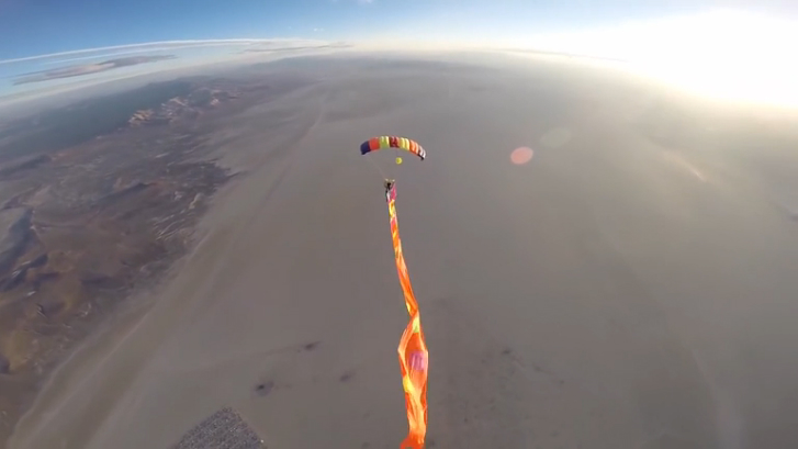 Потрясающий скайдайвинг смотреть онлайн