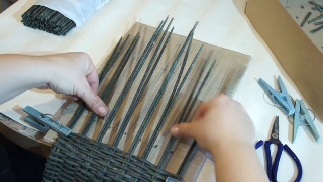 Кормушка для птиц из газетных трубочек смотреть онлайн