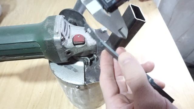 Вторая версия измельчителя пластика для переплавления в пруток 3D принтера. Дробилка пластика из УШ смотреть онлайн