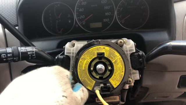 Замена подрулевого шлейфа на автомобиле Мазда премаси смотреть онлайн